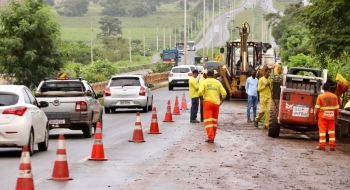 Trecho da GO-020 é parcialmente liberado, após erosão sobre o Rio Meia Ponte